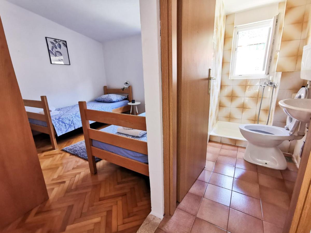 Apartmani Denis Vela Podgora Exterior foto