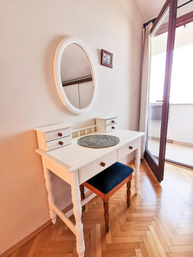 Apartmani Denis Vela Podgora Exterior foto