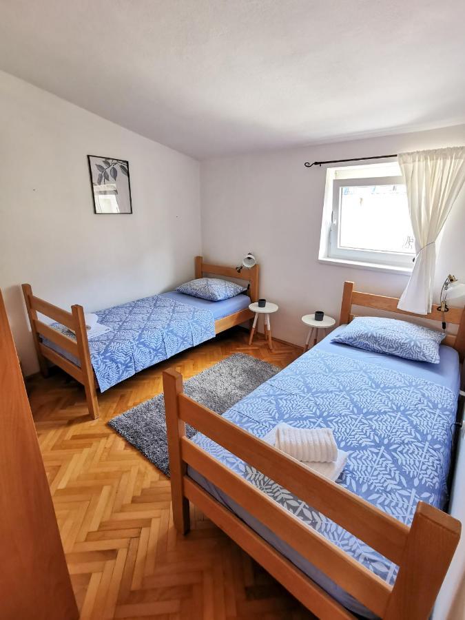 Apartmani Denis Vela Podgora Exterior foto