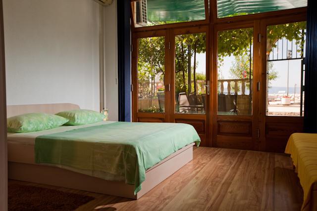 Apartmani Denis Vela Podgora Exterior foto