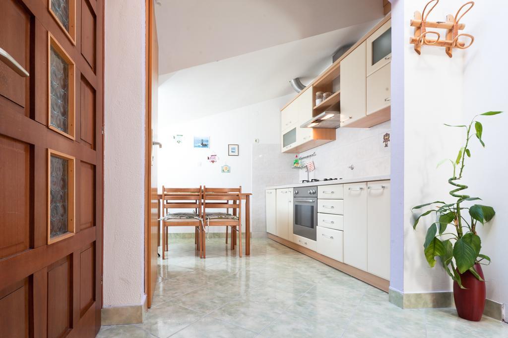 Apartmani Denis Vela Podgora Exterior foto