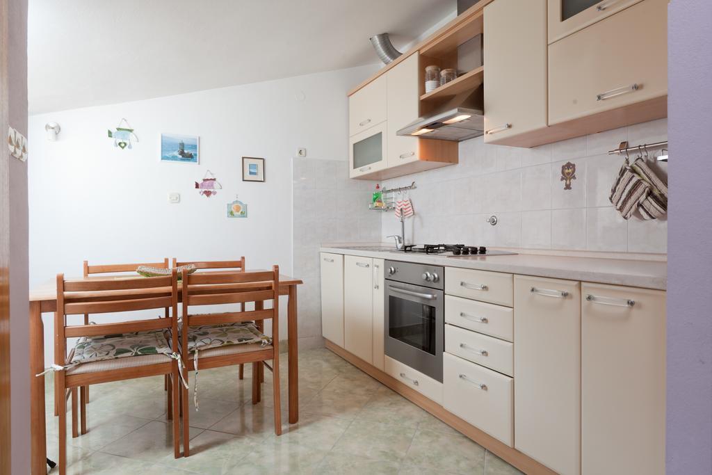 Apartmani Denis Vela Podgora Exterior foto
