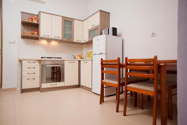 Apartmani Denis Vela Podgora Exterior foto