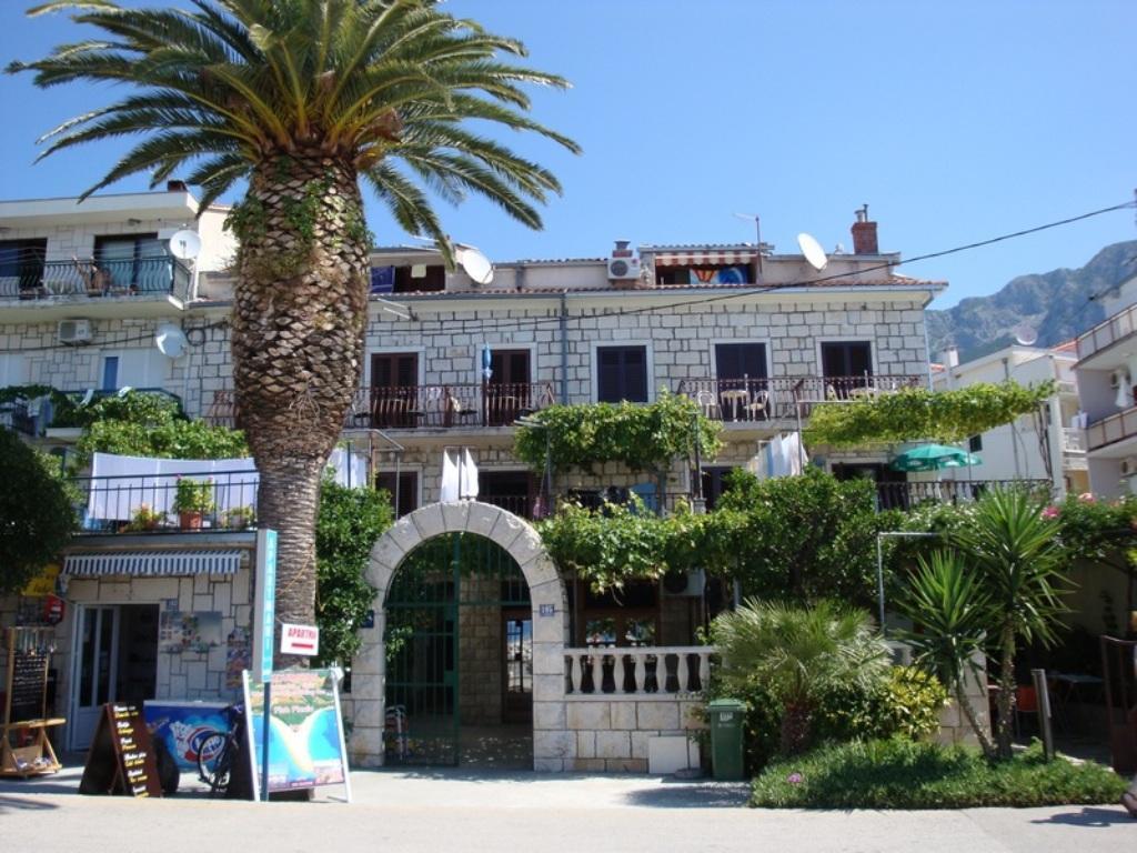 Apartmani Denis Vela Podgora Exterior foto