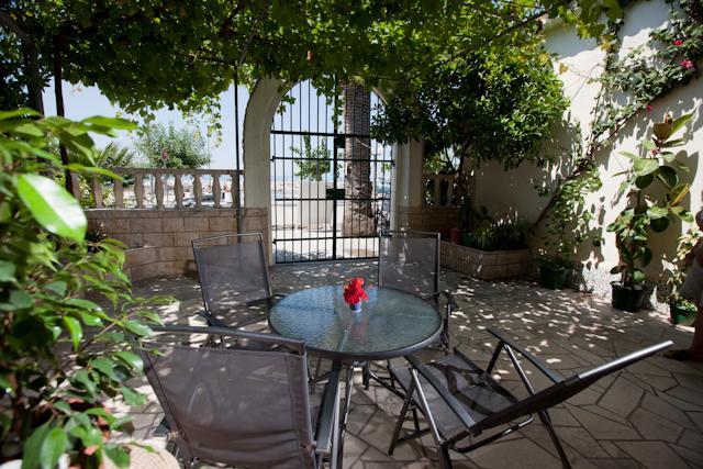Apartmani Denis Vela Podgora Exterior foto